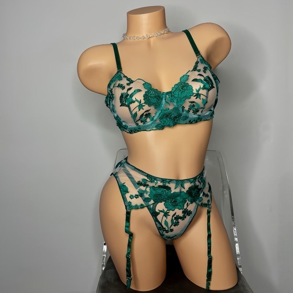 𝅺hunter Green 3 Piece Lingerie Set